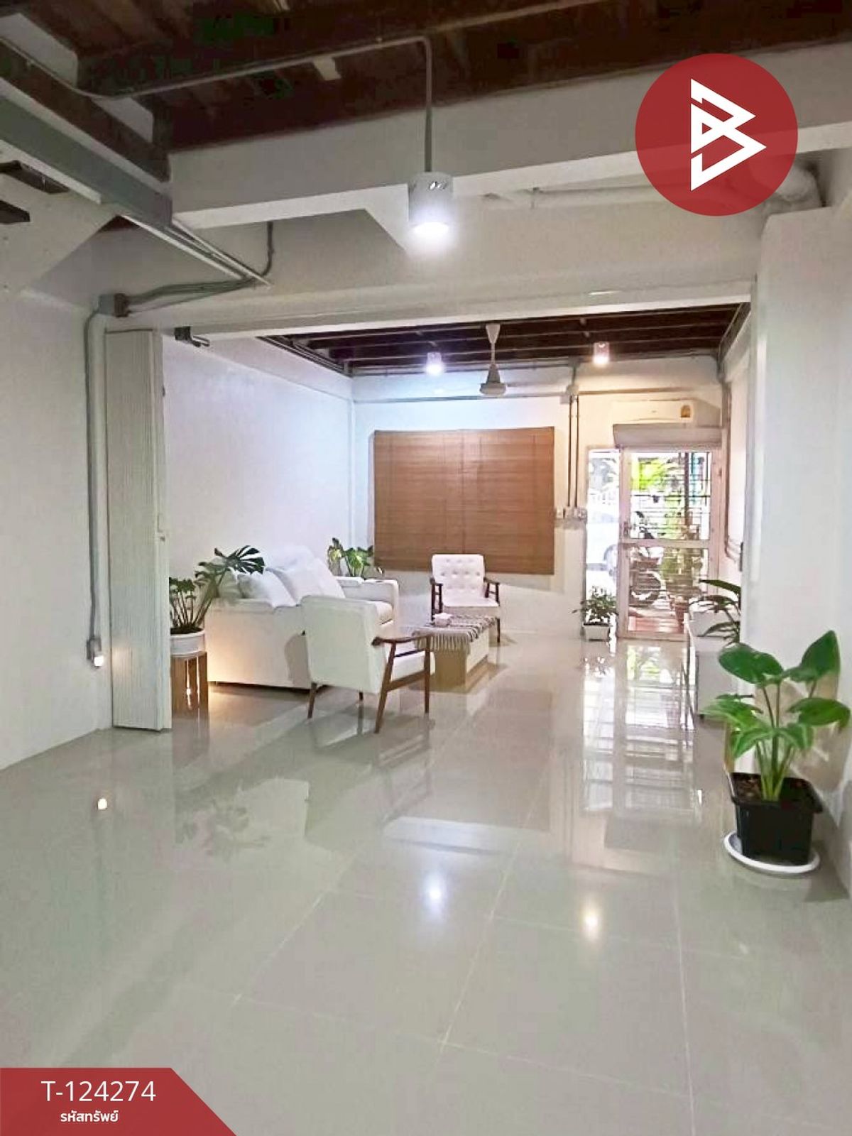 ขายทาวน์เฮ้าส์ เนื้อที่ 21.6 ตร.วา ถ.ลาดพร้าว 122 วังทองหลาง กรุงเทพมหานคร