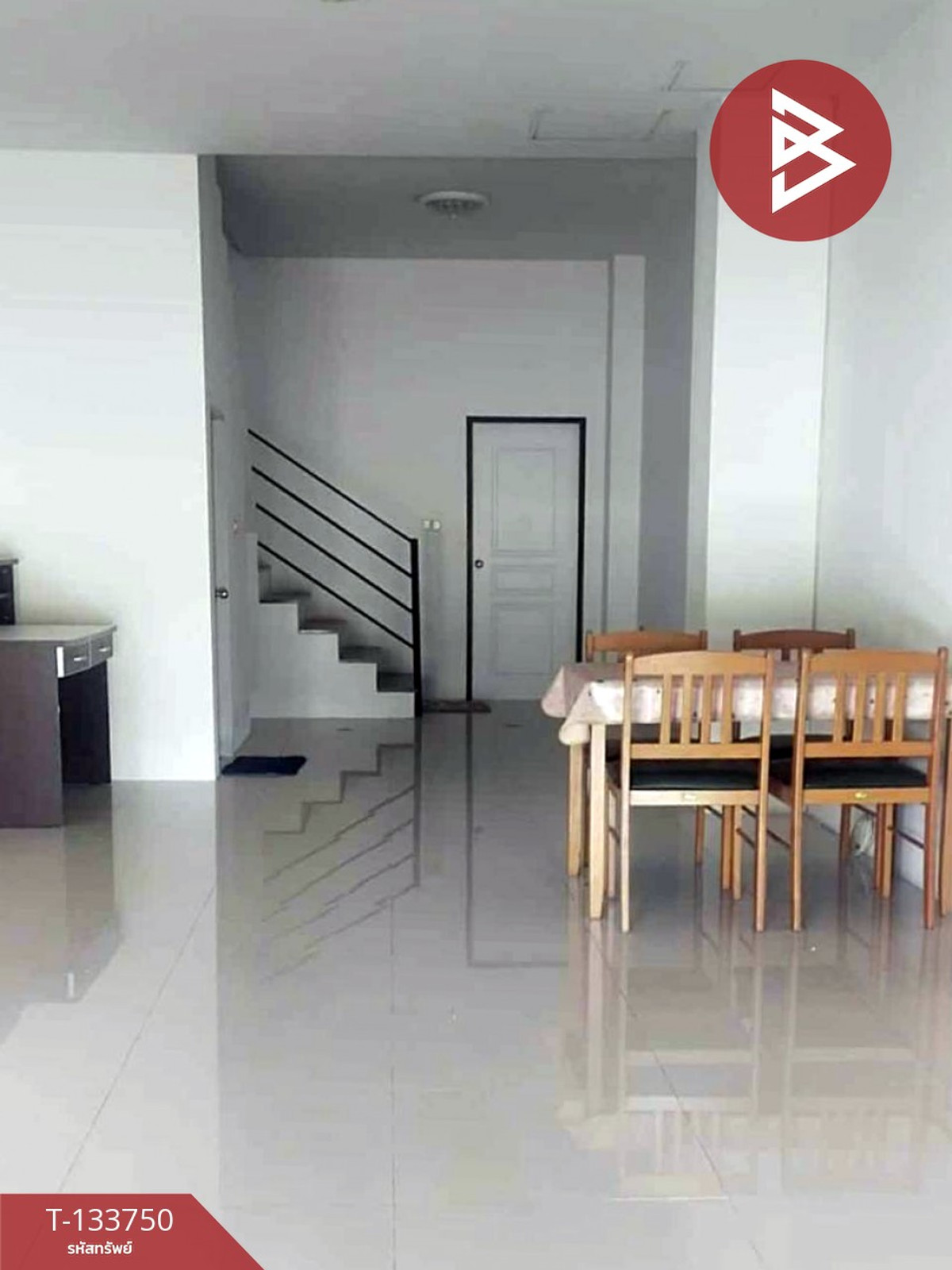 ขายอาคารพาณิชย์ 3 ชั้น เนื้อที่ 21.3 ตร.วา บ้านค่าย ระยอง