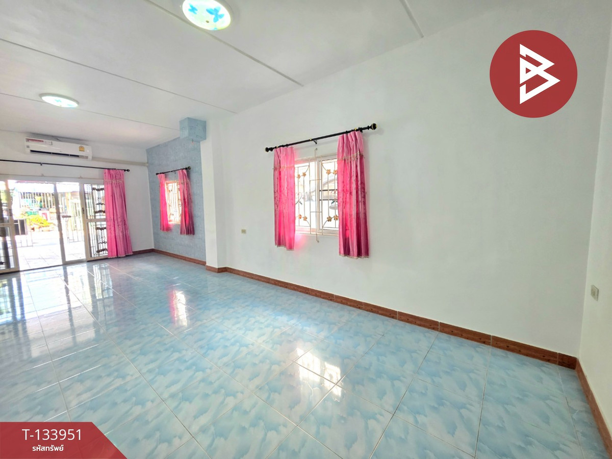 ขายทาวน์เฮ้าส์ หมู่บ้านอีสแลนด์แอนด์เฮ้าส์ ชลบุรี (East Land & House) ชลบุรี