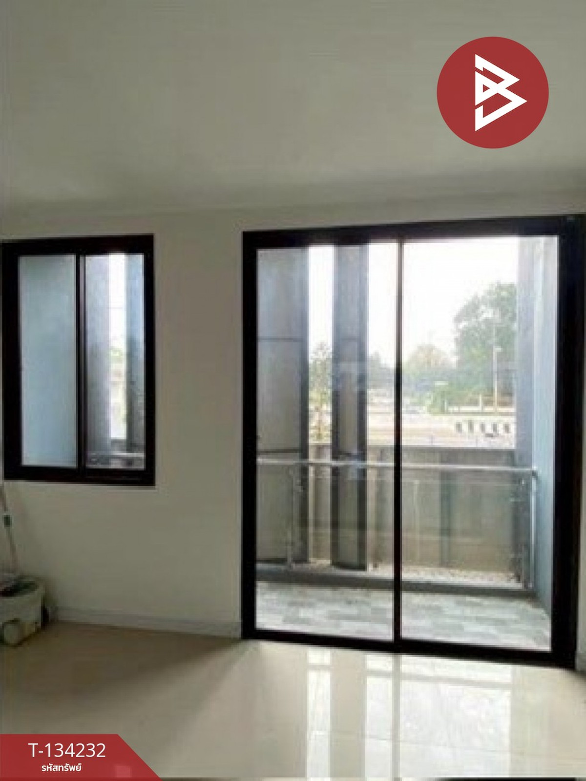 ขายอาคารพาณิชย์ 3 ชั้น 2 คูหา เนื้อที่ 49.5 ตารางวา ติดถนนสายหลัก พลายชุมพล พิษณุโลก