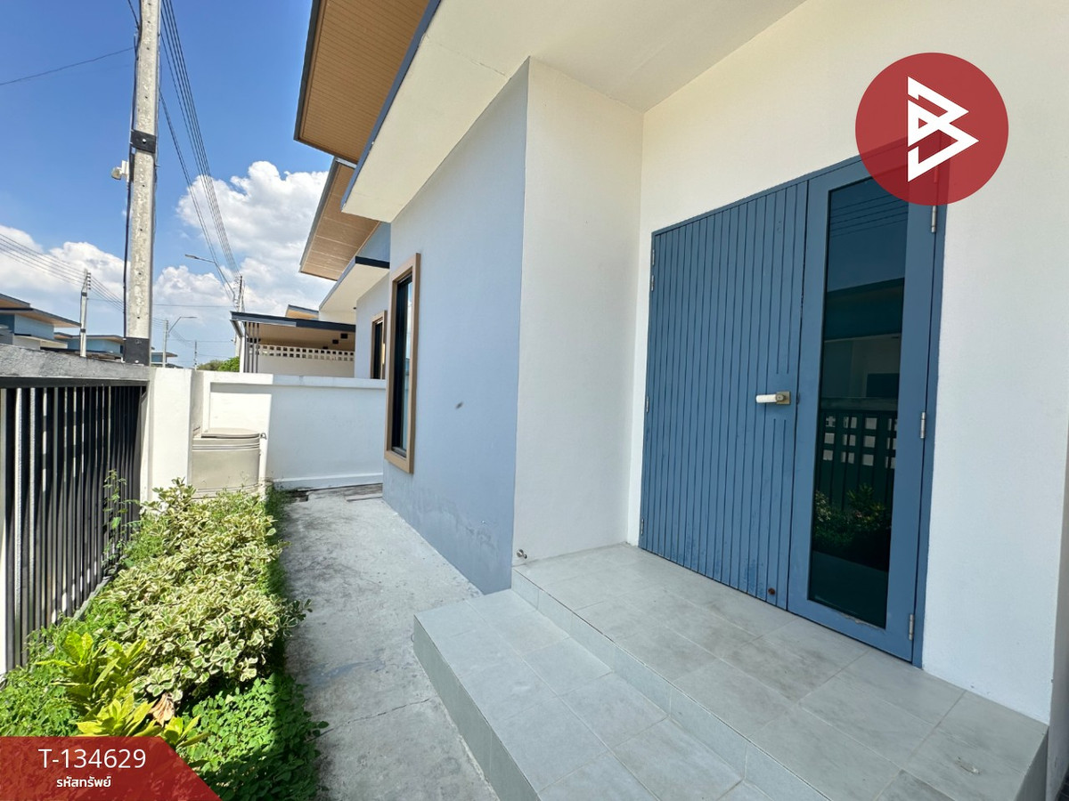 ขายบ้านแฝด หมู่บ้านนพดาวิลเลท (Noppada Village) บ้านบึง ชลบุรี