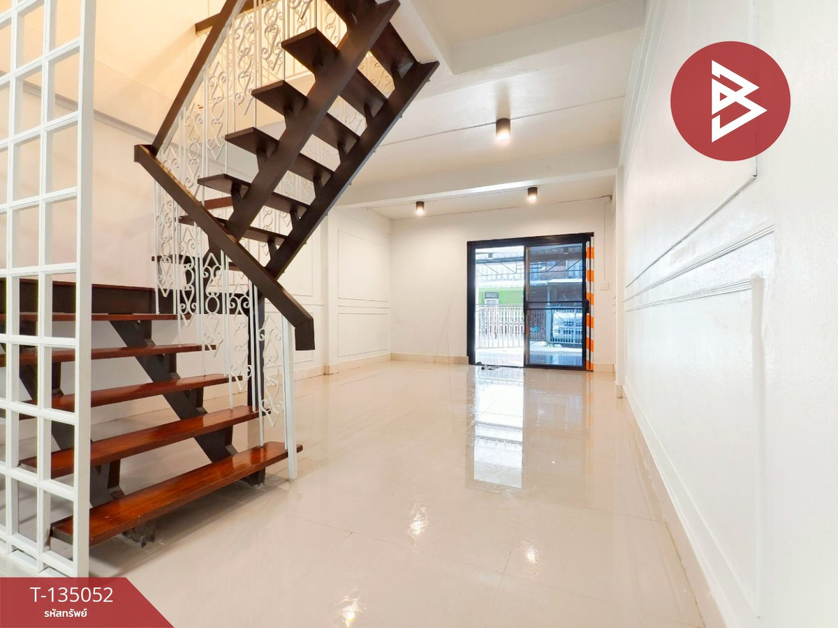 ขายทาวน์เฮ้าส์ หมู่บ้านชุมชน 300 ห้อง มหาชัย สมุทรสาคร รีโนเวทใหม่