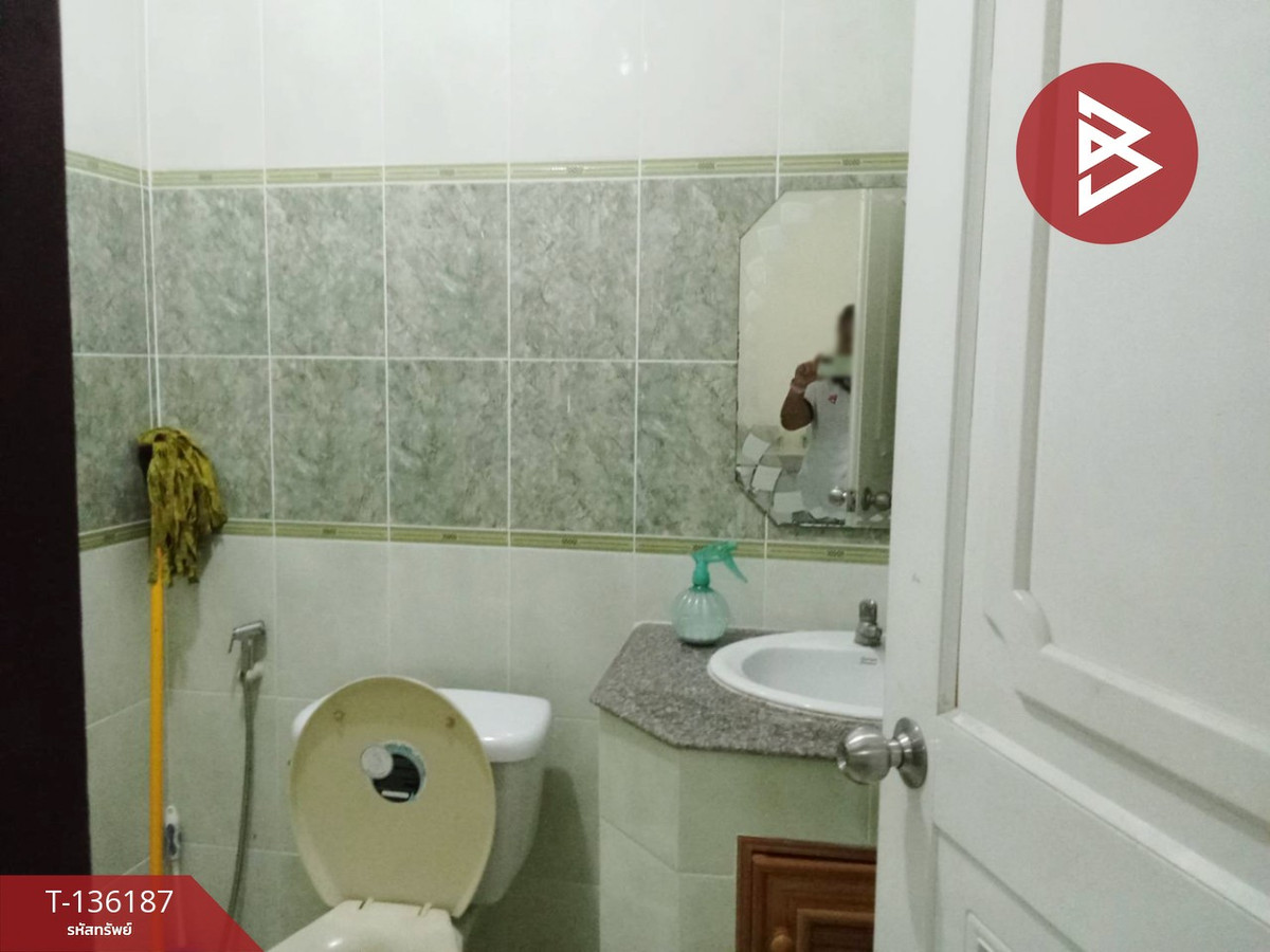 ขายทาวน์เฮ้าส์ หมู่บ้านรุ่งกิจวิลล่า11 ร่มเกล้า32 กรุงเทพฯ