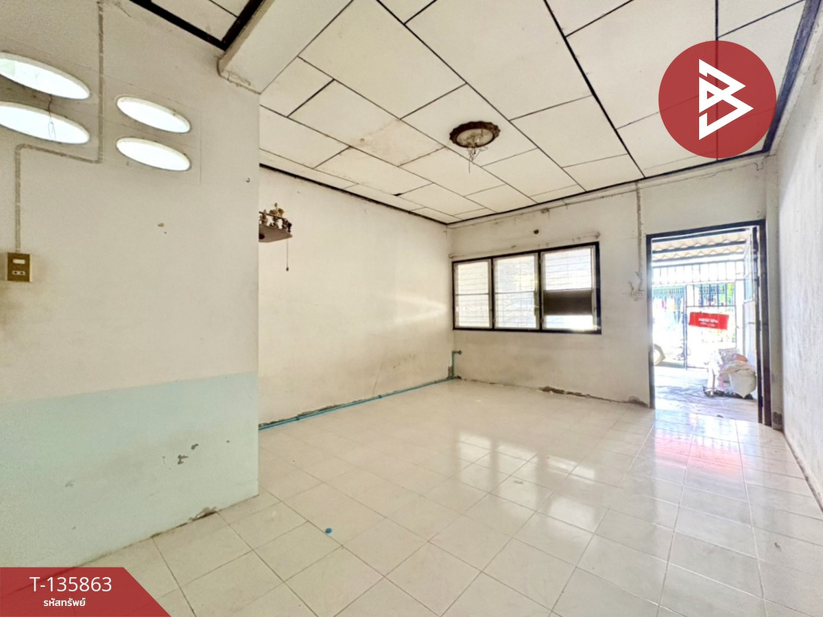 ขายทาวน์เฮ้าส์ 2 ชั้น เนื้อที่ 18.4 ตร.วา วัดไทร นครสวรรค์