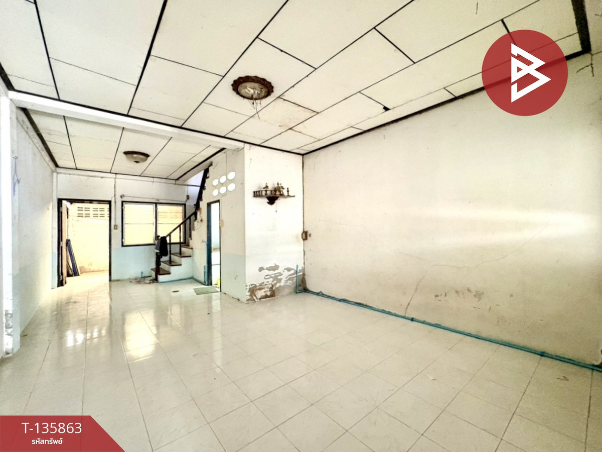 ขายทาวน์เฮ้าส์ 2 ชั้น เนื้อที่ 18.4 ตร.วา วัดไทร นครสวรรค์