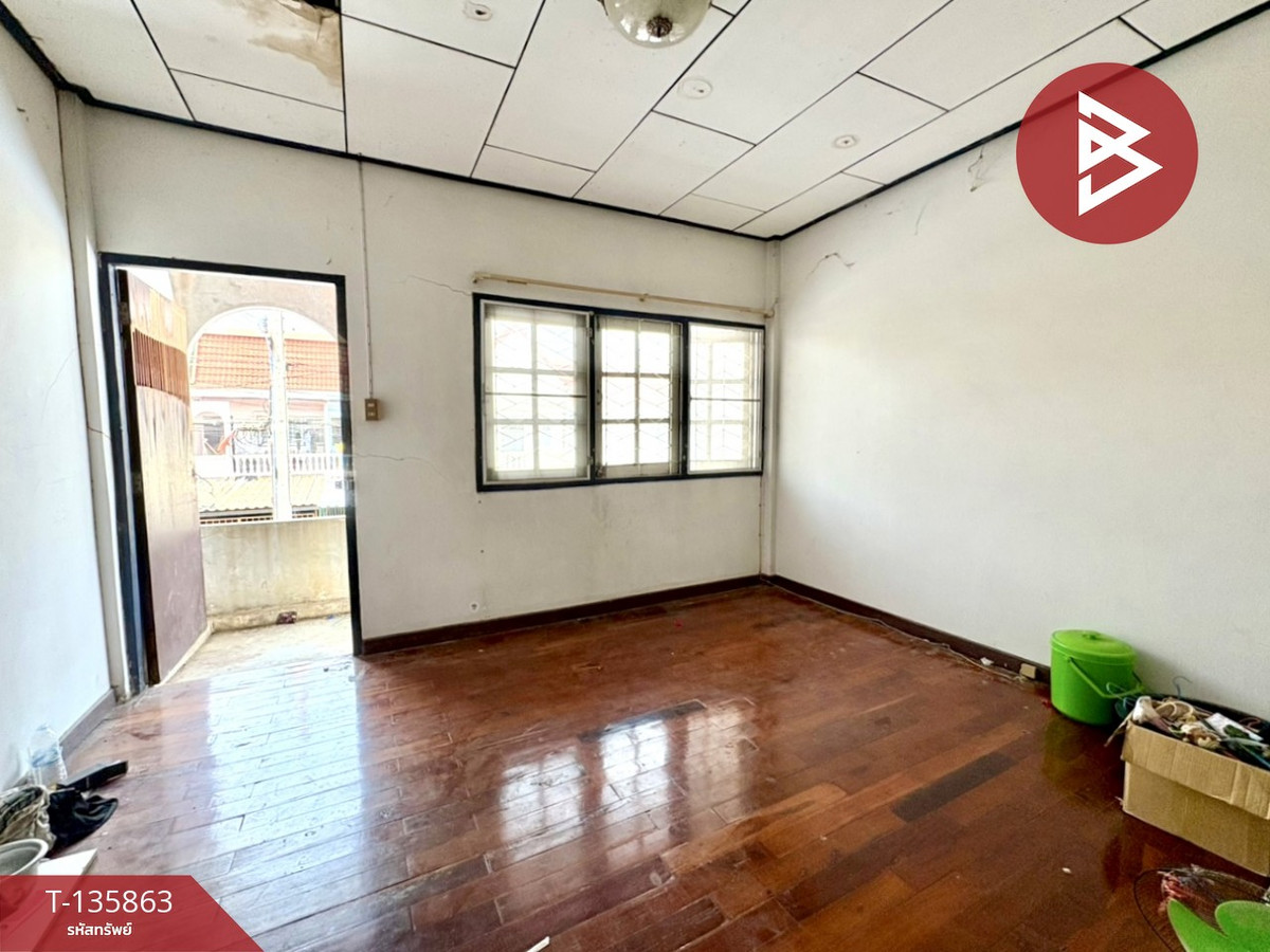 ขายทาวน์เฮ้าส์ 2 ชั้น เนื้อที่ 18.4 ตร.วา วัดไทร นครสวรรค์