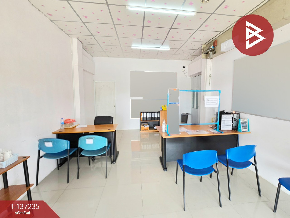 ขายด่วนอาคารพาณิชย์ 3 ชั้นครึ่งหลังมุม นครปฐม ทำเลสนามจันทร์