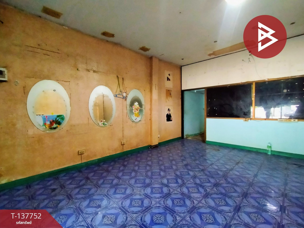 ขายด่วนอาคารพาณิชย์ 4 ชั้น เนื้อที่ 23.5 ตร.วา สมุทรสาคร ติดถนนหน้าหมู่บ้านจิตราเพลส