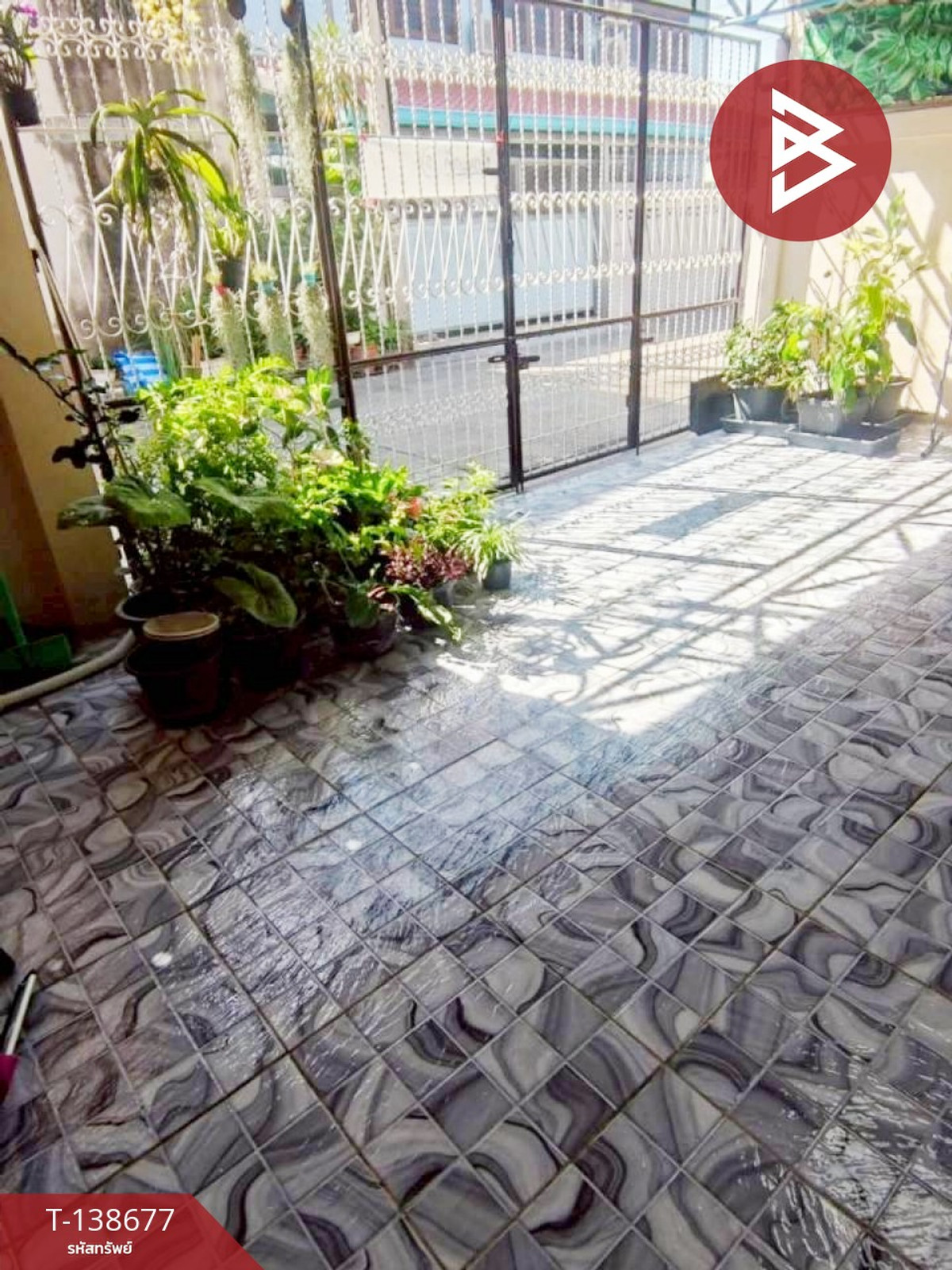 ขายทาวน์เฮ้าส์ 2 ชั้นพร้อมผู้เช่า เนื้อที่ 24.4 ตร.วา สนามจันทร์ นครปฐม