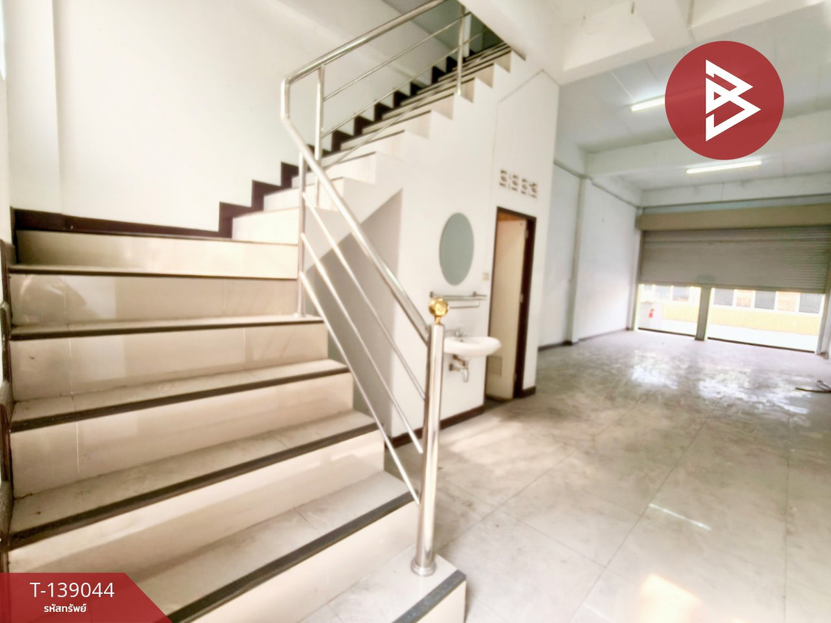 ขายอาคารพาณิชย์ 3 ชั้น เนื้อที่ 17.8 ตร.วา ถ.เทศบาลพัฒนา พนัสนิคม ชลบุรี