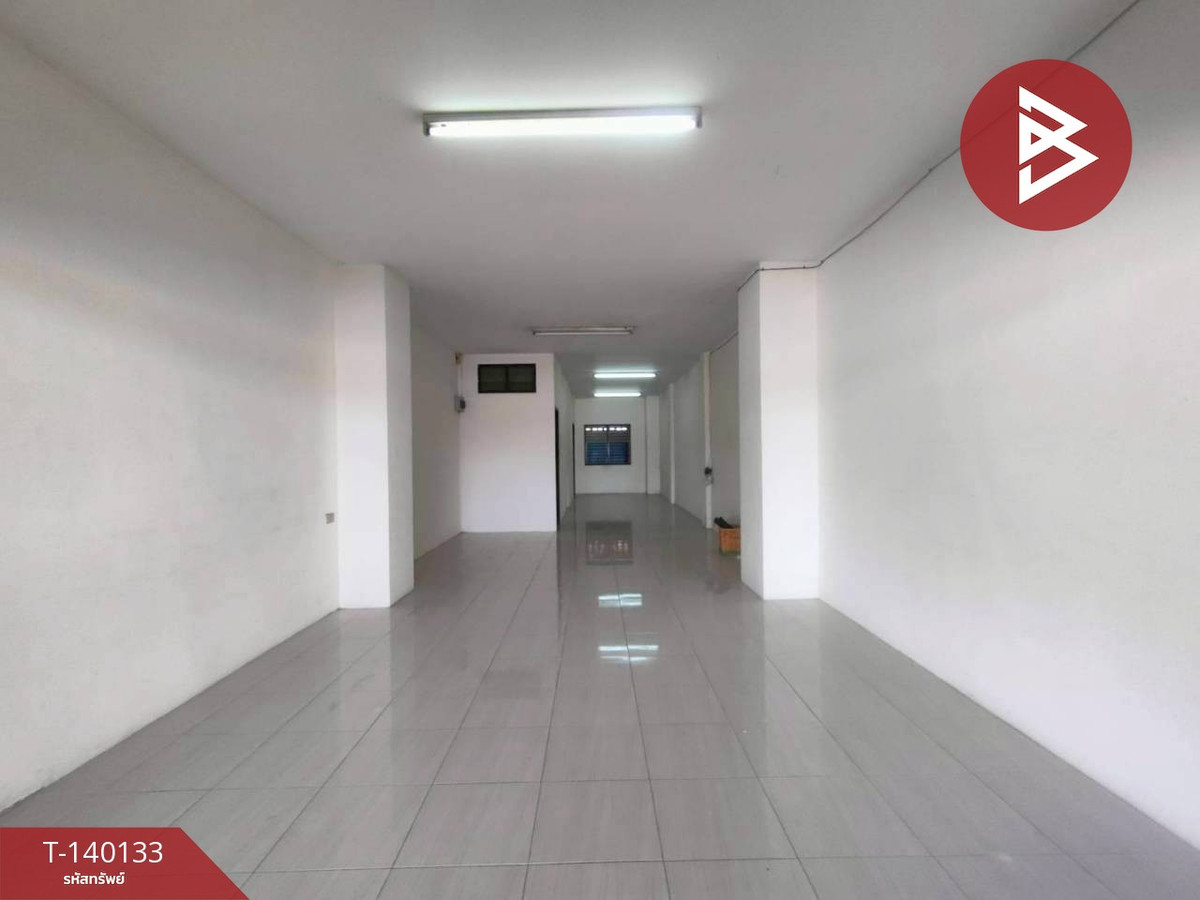 ขายอาคารพาณิชย์ 3 ชั้น เนื้อที่ 24 ตร.วา ต.คลองนา ฉะเชิงเทรา