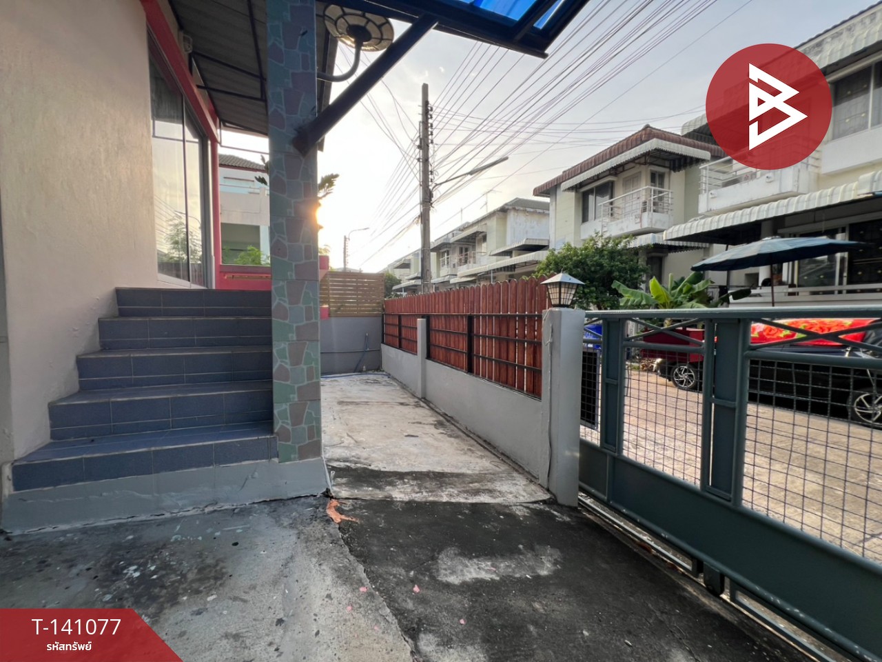 ขายด่วนบ้านแฝด หมู่บ้านกราฟฟิคเพลส เทพารักษ์ กม.22 สมุทรปราการ