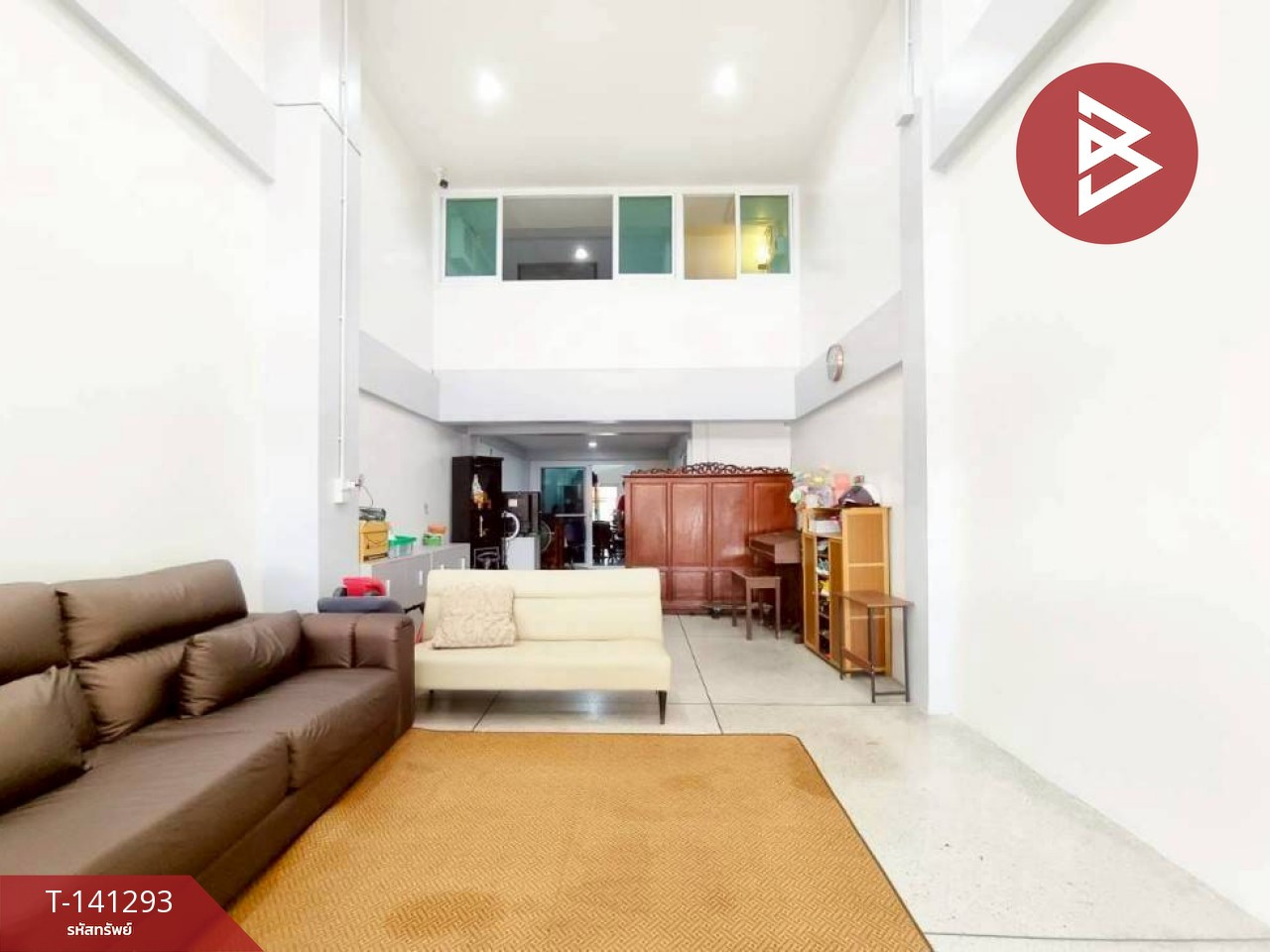 ขายอาคารพาณิชย์ 2 ชั้นครึ่ง ถ.มุขมนตรี ต.บ้านใหม่ นครราชสีมา รีโนเวทใหม่ พร้อมอยู่