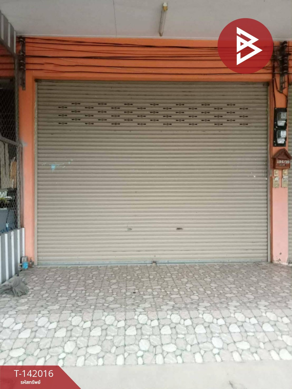 ขายอาคารพาณิชย์ 2 ชั้นครึ่งพร้อมชั้นลอย เนื้อที่ 18 ตร.วา อ.ลาดยาว จ.นครสวรรค์ ติดถนน