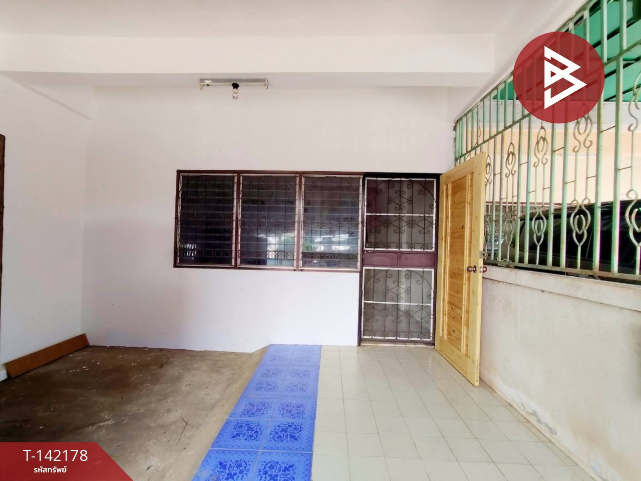 ขายทาวน์เฮ้าส์ 2 ชั้น เนื้อที่ 23 ตร.วา ท่าอิฐ อุตรดิตถ์