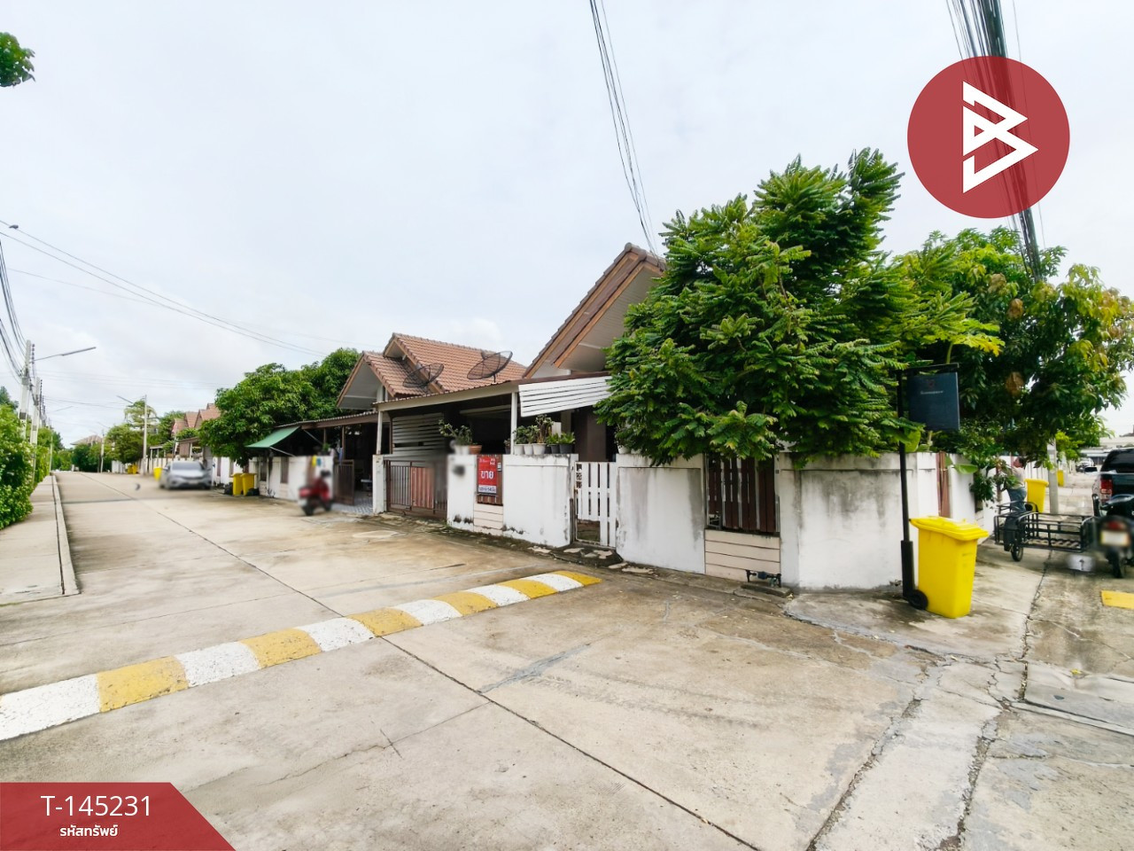 ขายบ้านแฝด หมู่บ้านแสนมณี 6,8,9 บ้านเก่า (Sanmanee 6,8,9 Ban Kao) พานทอง ชลบุรี