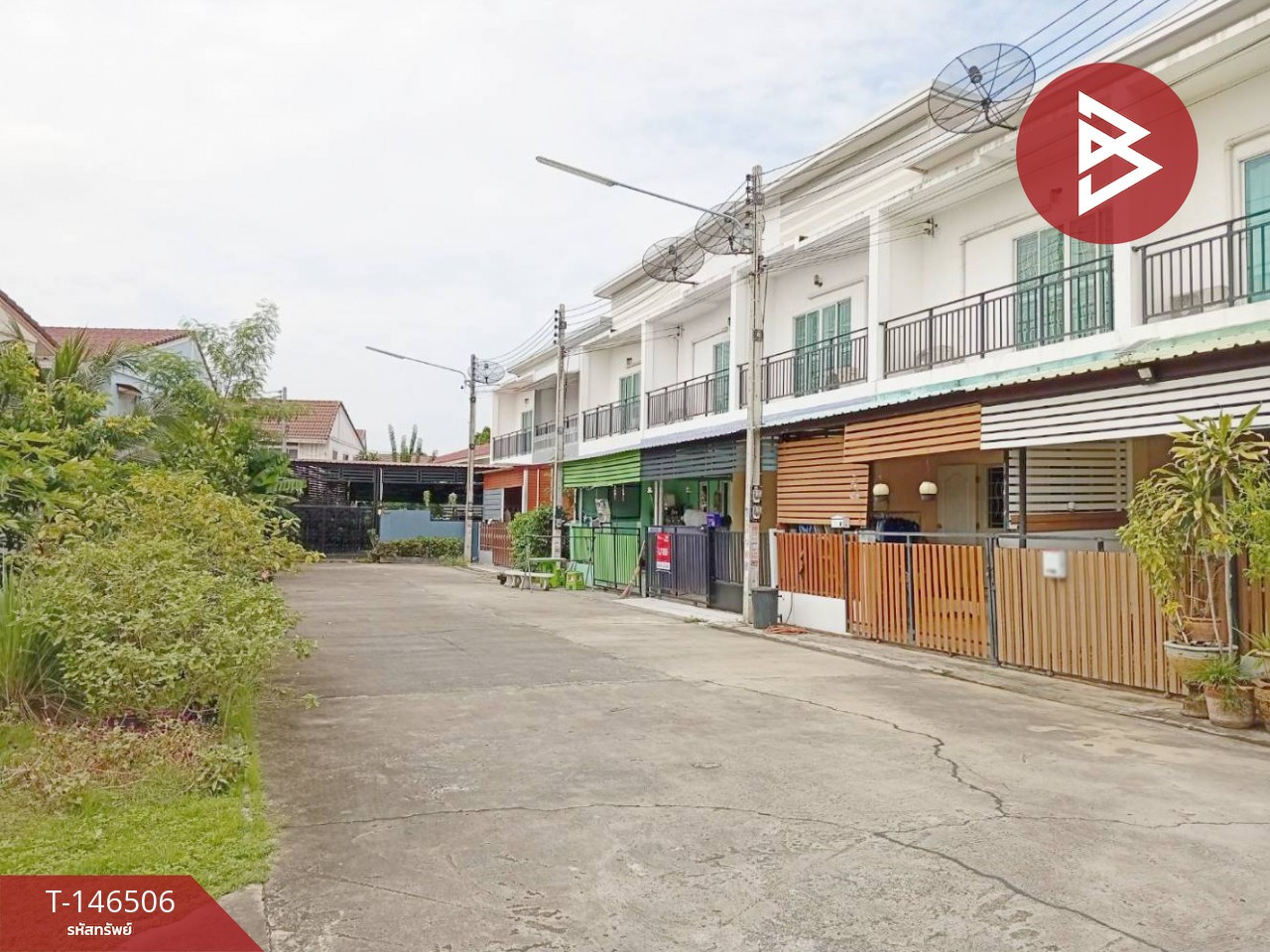 ขายทาวน์เฮ้าส์ หมู่บ้านจอยโฮม เนื้อที่ 17 ตร.วา อ.สามพราน จ.นครปฐม