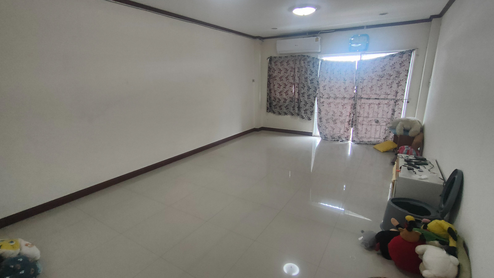 ขายอาคารพาณิชย์ 3 ชั้น เนื้อที่ 25.8 ตร.วา ท่ามะกา กาญจนบุรี