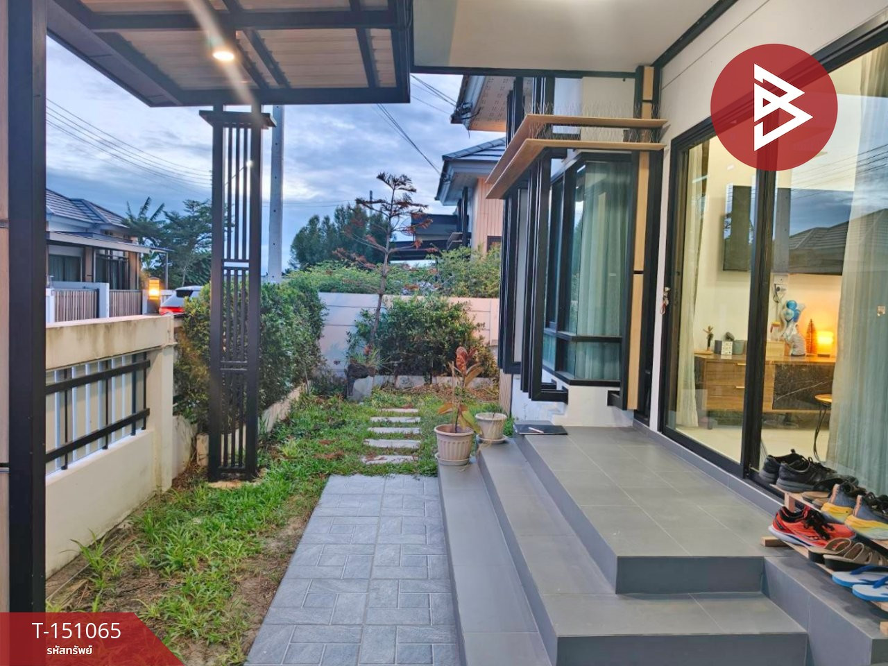 ขายบ้านแฝด หมู่บ้านวิลล่า โคโม่ (Villa Como) พานทอง ชลบุรี