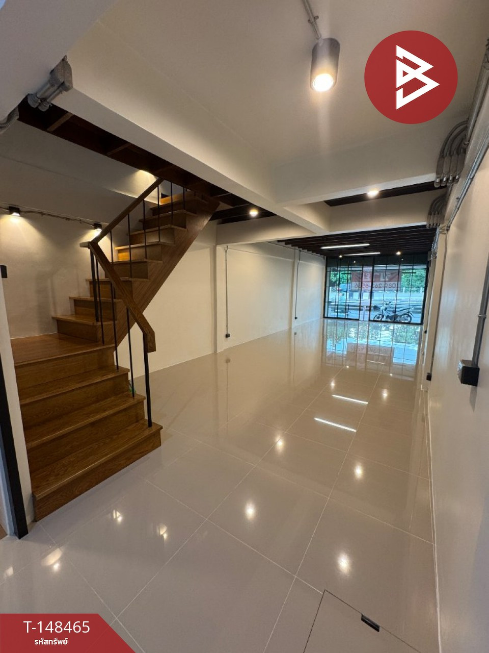 ขายด่วนอาคารพาณิชย์ 3 ชั้น จตุจักร กรุงเทพฯ รีโนเวทใหม่ ทำเลทอง