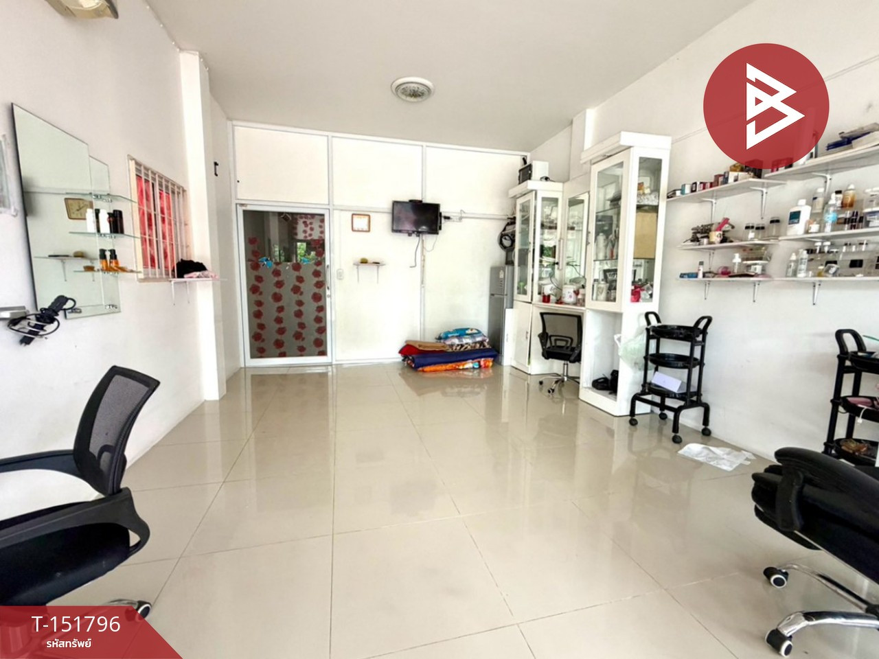 ขายอาคารพาณิชย์ 3 ชั้น เนื้อที่ 47.3 ตร.วา ต.หน้าเมือง ฉะเชิงเทรา ทำเลดีติดถนน