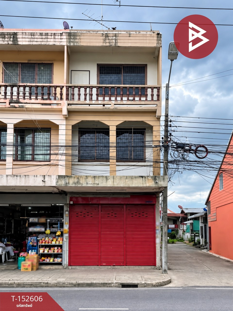 ขายอาคารพาณิชย์ 3 ชั้นครึ่ง เนื้อที่ 19.4 ตร.ว บ้านไร่ ราชบุรี ทำเลดีติดถนน