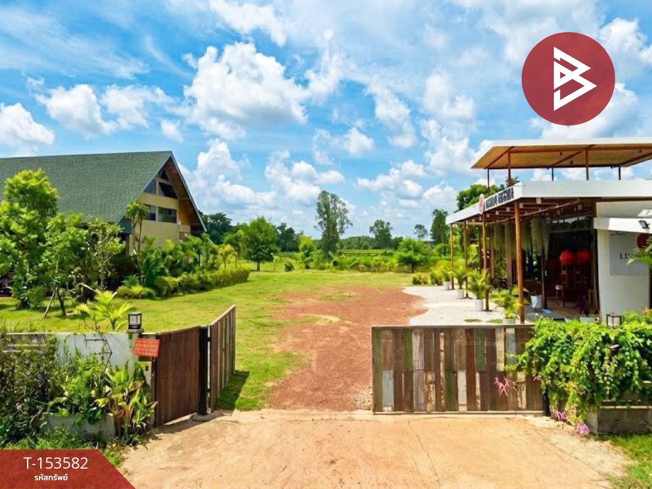 ขายบ้านพร้อมที่ดินเเละกิจการร้านคาเฟ่ เนื้อที่ 3 ไร่ 3 งาน 1.5 ตารางวา หนองญาติ นครพนม ทำเลติดถนน