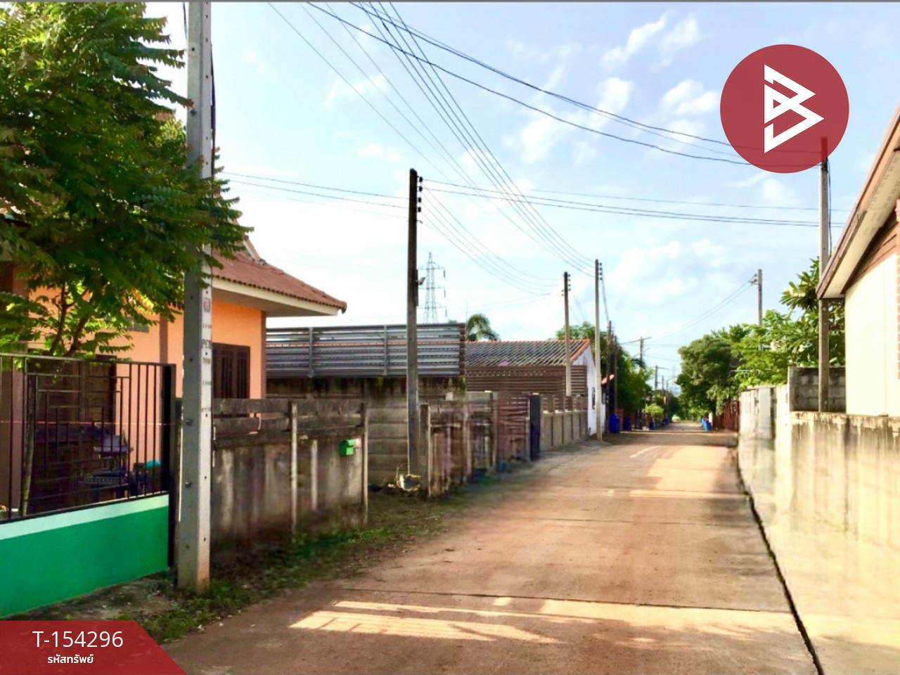 ขายบ้านเดี่ยวพร้อมที่ดิน หมู่บ้านฐานิดา 2 อุตรดิตถ์ ทำเลดี ใกล้โรงเรียนไตรศาสตร์