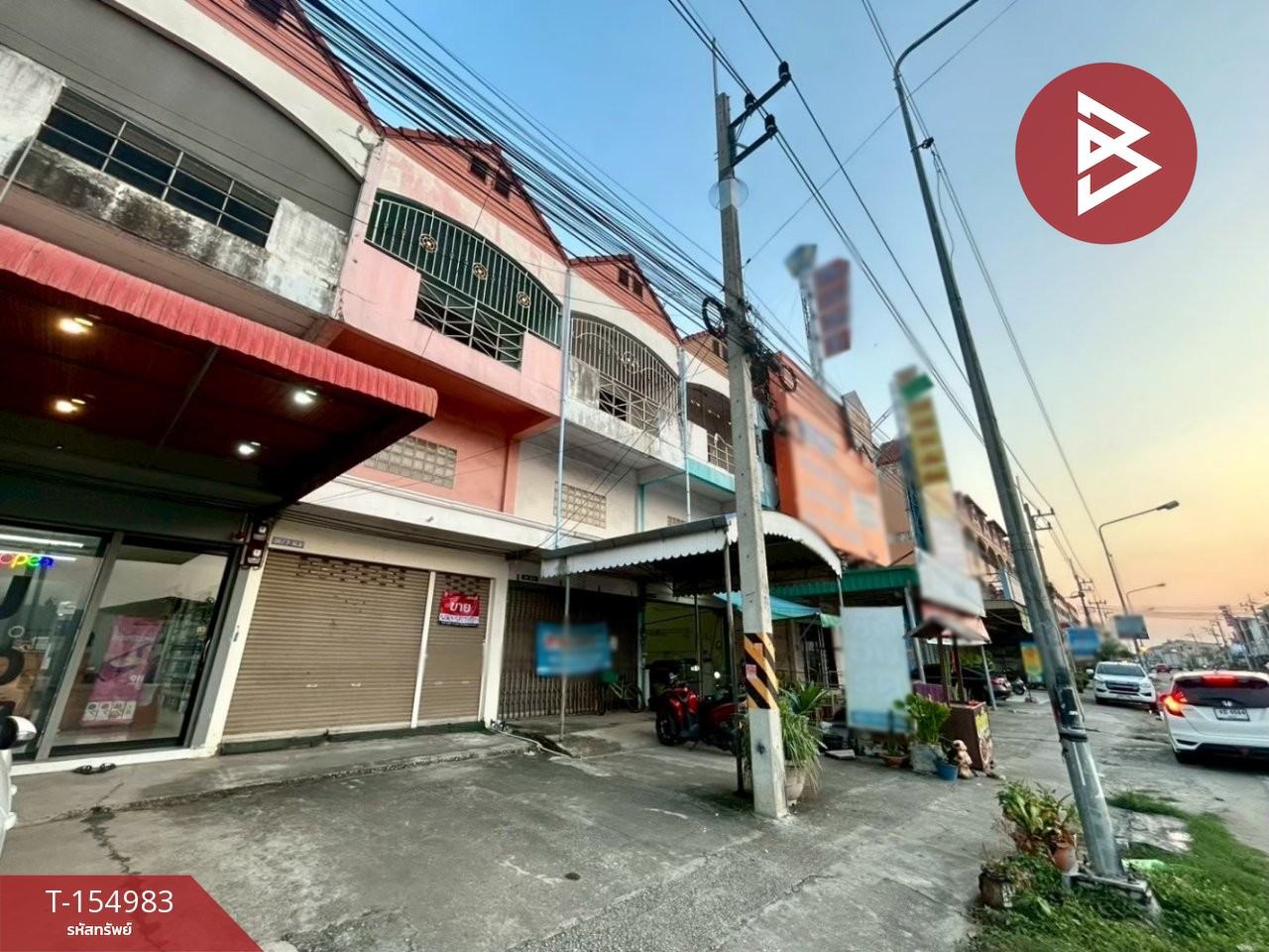 ขายอาคารพาณิชย์ 3 ชั้น เนื้อที่ 19 ตร.วา พานทอง ชลบุรี ทำเลดีติดถนนใหญ่
