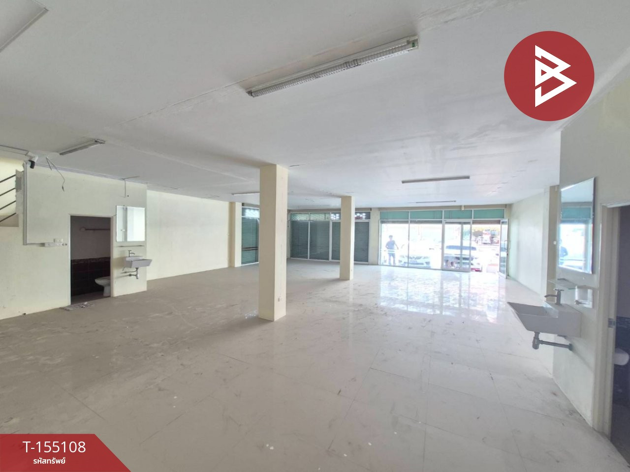 ขายอาคารพาณิชย์ 3 ชั้น เนื้อที่ 52.4 ตร.วา รั้วใหญ่ สุพรรณบุรี